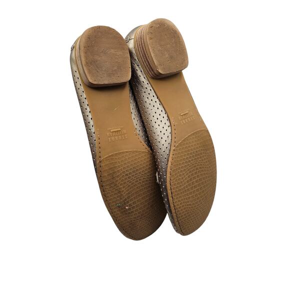 Stuart Weitzman Womens Sz 10 Gold Loafers Leather w/ Gold Toine Chain Flats - Picture 6 of 9